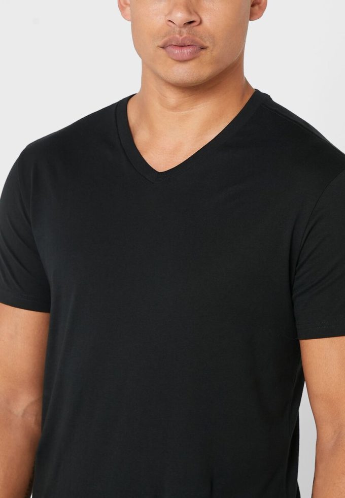 Lot de 2 t-shirts noirs à col en V pour homme Ralph Lauren Essential Lot de 2 t-shirts noirs à col en V pour homme Ralph Lauren Essential