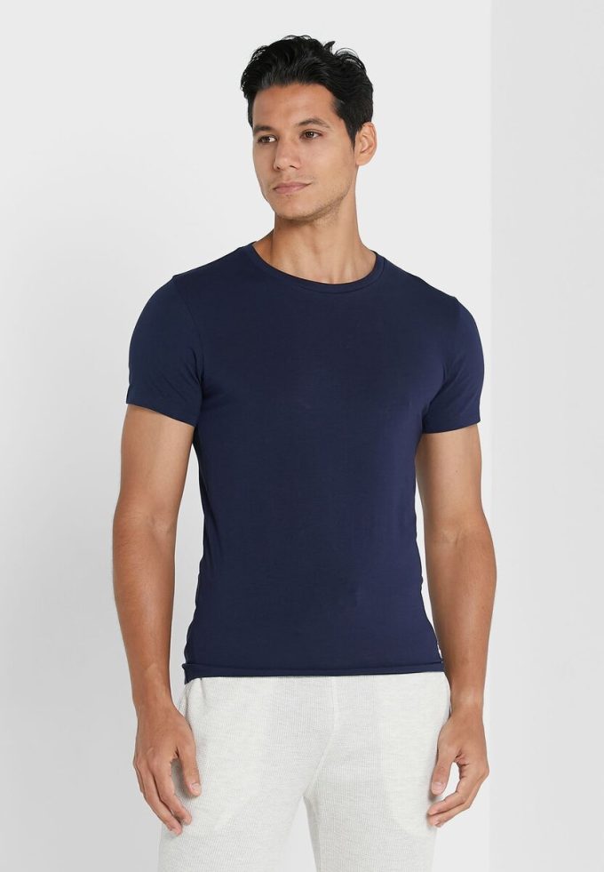 Lot de 2 t-shirts ras du cou essentiels bleu marine Ralph Lauren pour homme Lot de 2 t-shirts ras du cou essentiels bleu marine Ralph Lauren pour homme