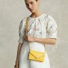 Portefeuilles à chaîne Ralph Lauren Polo ID pour femme moutarde à motif crocodile Portefeuilles à chaîne Ralph Lauren Polo ID pour femme moutarde à motif crocodile