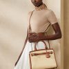 Sac à main Ralph Lauren RL50 de taille moyenne en raphia et cuir de veau pour femme Sac à main Ralph Lauren RL50 de taille moyenne en raphia et cuir de veau pour femme