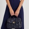 Sacoche Farrah de taille moyenne en cuir matelassé Ralph Lauren pour femme, bleu marine raffiné Sacoche Farrah de taille moyenne en cuir matelassé Ralph Lauren pour femme, bleu marine raffiné