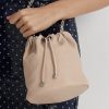 Sacs seau Emmy de taille moyenne en cuir délavé rose clair Ralph Lauren pour femme Sacs seau Emmy de taille moyenne en cuir délavé rose clair Ralph Lauren pour femme