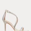 Sandales argentées en satin et cristal pour femmes Ralph Lauren Gabriele Sandales argentées en satin et cristal pour femmes Ralph Lauren Gabriele