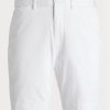 Short en sergé extensible blanc Ralph Lauren pour homme, coupe ajustée Short en sergé extensible blanc Ralph Lauren pour homme, coupe ajustée