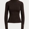 T-shirts à manches longues et col montant en jersey avec logo Ralph Lauren marron pour femme T-shirts à manches longues et col montant en jersey avec logo Ralph Lauren marron pour femme