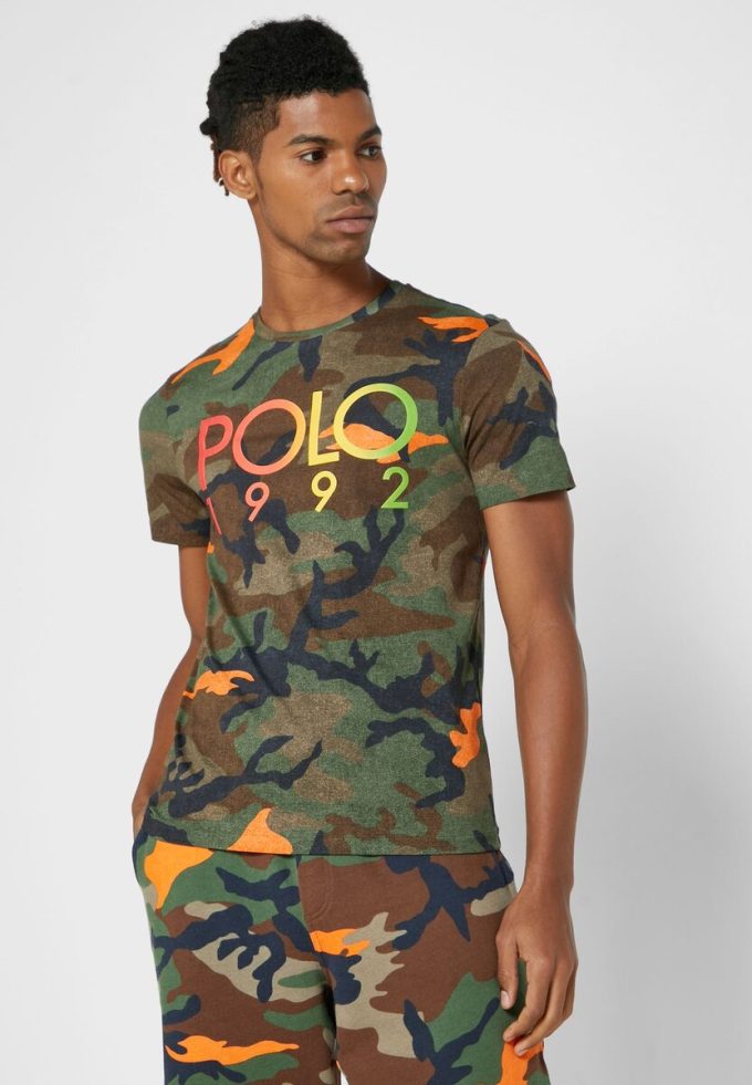 T-shirts multicolores à col ras du cou et motif camouflage Ralph Lauren pour homme T-shirts multicolores à col ras du cou et motif camouflage Ralph Lauren pour homme