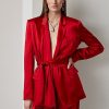 Vestes en satin ceinturées Ralph Lauren Quinton rouges pour femmes Vestes en satin ceinturées Ralph Lauren Quinton rouges pour femmes